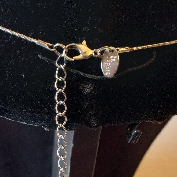 Lia Sophia Cross Pendant Silver Tone Metal Necklace Cottagecore Grandmacore - Picture 2 of 4